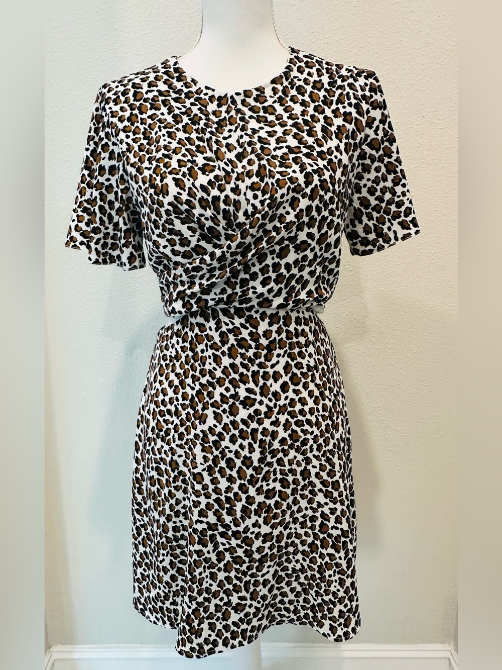 Like New Women’s Size 6 Leopard Print Short Sleeve Cut-Out Dress
